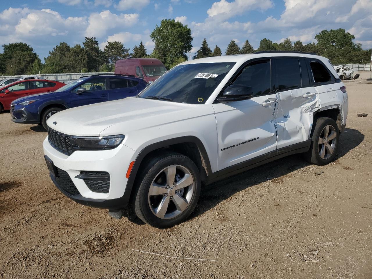 2023 Jeep Grand Cherokee Altitude, VIN 1C4RJHAG4PC658878 — Side