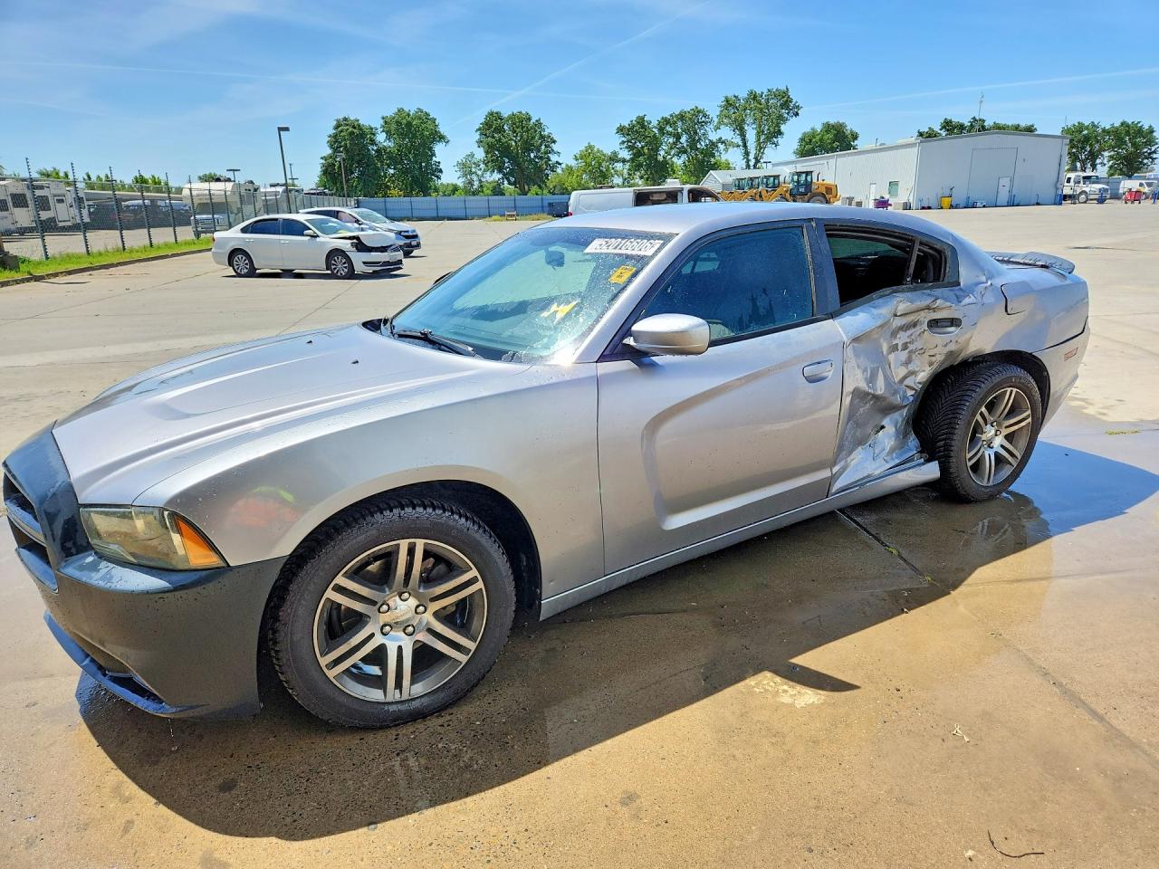 2013 Dodge Charger SE, VIN 2C3CDXBGXDH637987 — Бок