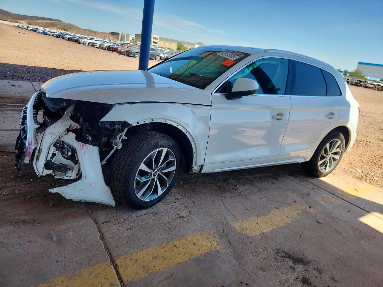 2021 Audi Q5 Premium Plus, VIN WA1BAAFY3M2105726 — Перед