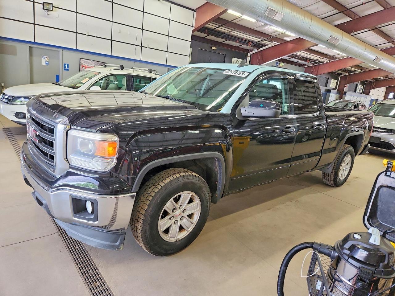 2015 GMC Sierra 1500 SLE, VIN 1GTV2UEH2FZ299758 — Rear end