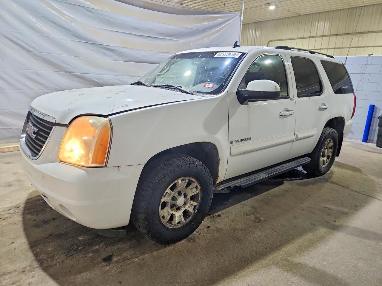 2007 GMC Yukon SLT, VIN 1GKFK13077J112342 — Front end