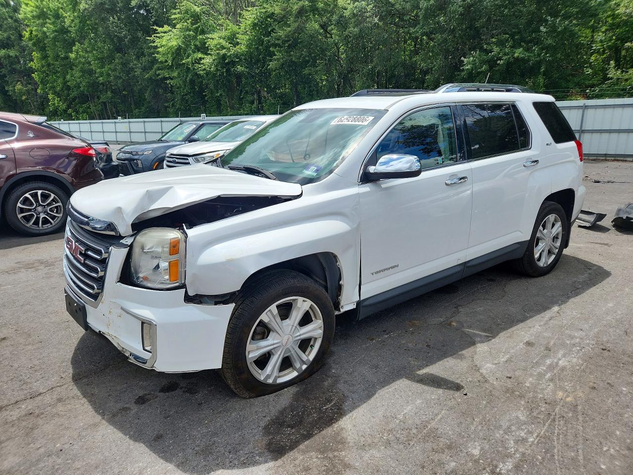 2017 GMC Terrain SLT, VIN 2GKFLUEK9H6279216 — Перед