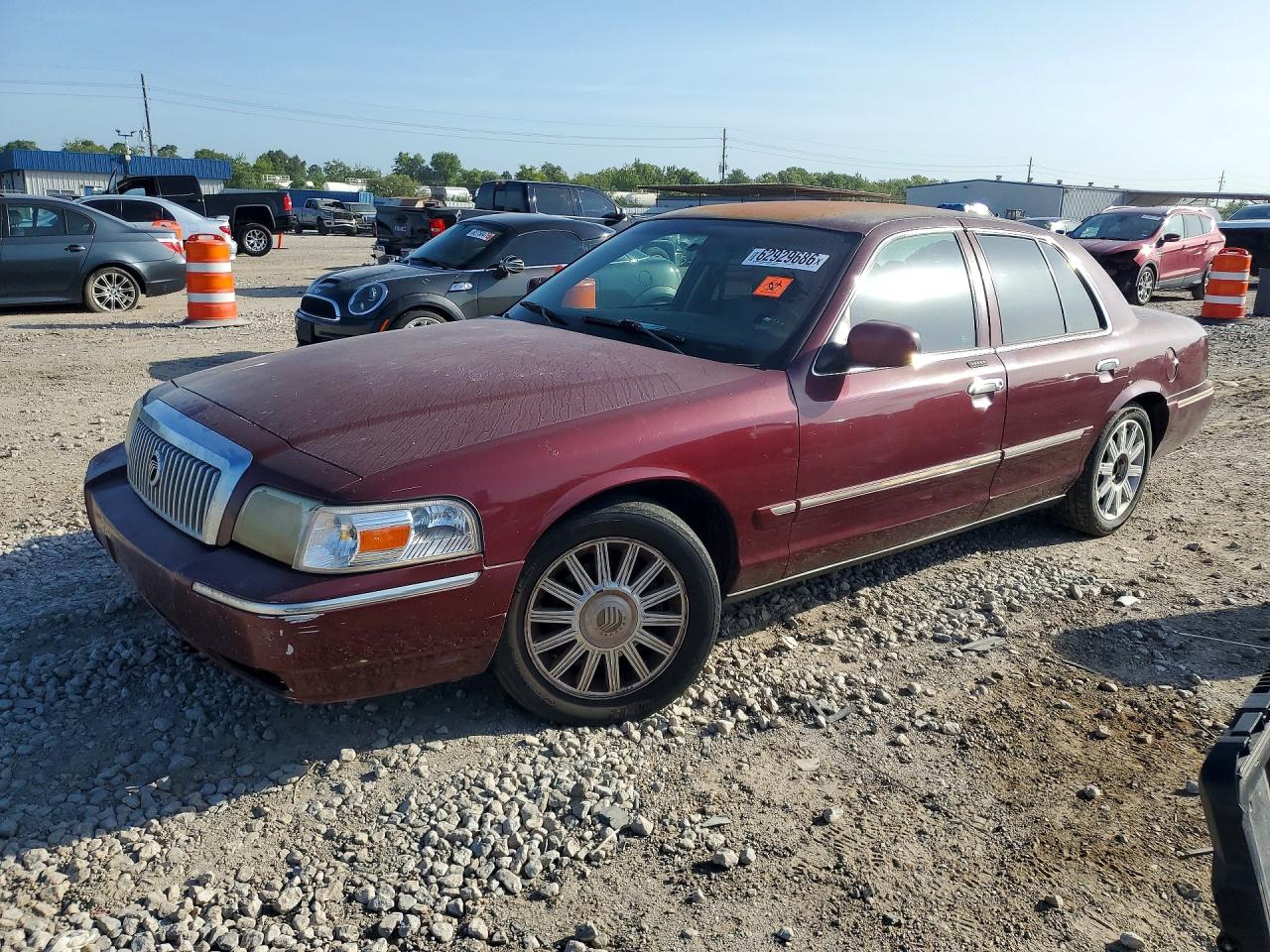 2008 Mercury Grand Marquis LS, VIN 2MEFM75V68X649373 — Бок