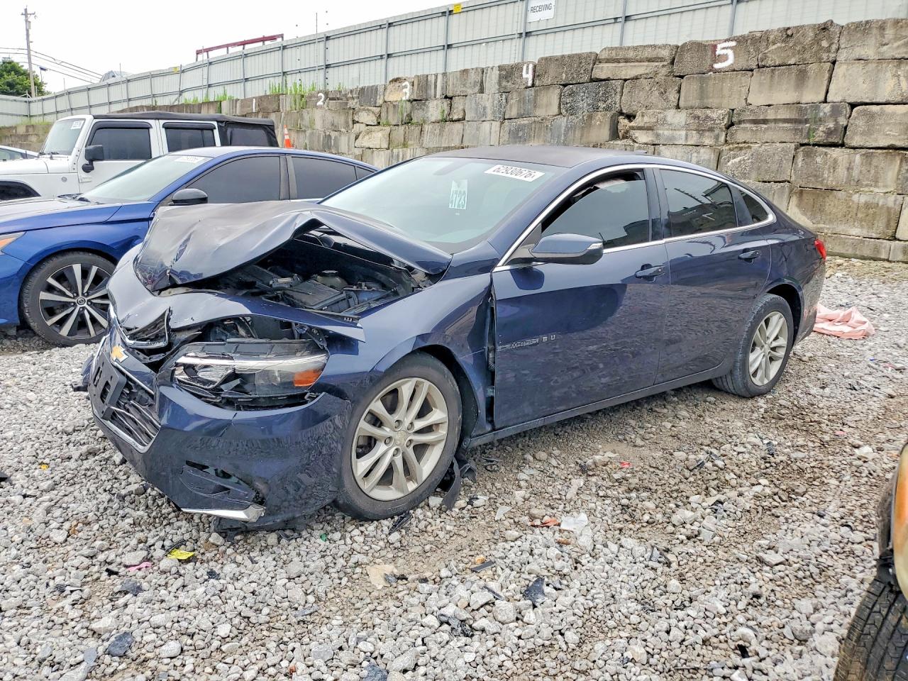 2016 Chevrolet Malibu LT, VIN 1G1ZE5ST5GF281564 — Front end