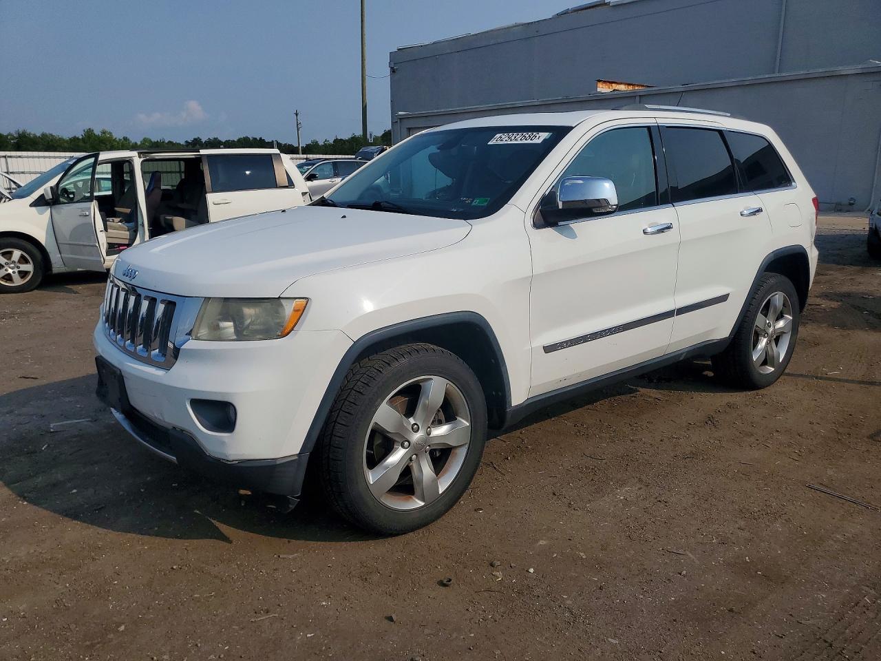 2013 Jeep Grand Cherokee Limited, VIN 1C4RJFBG4DC583341 — Front end