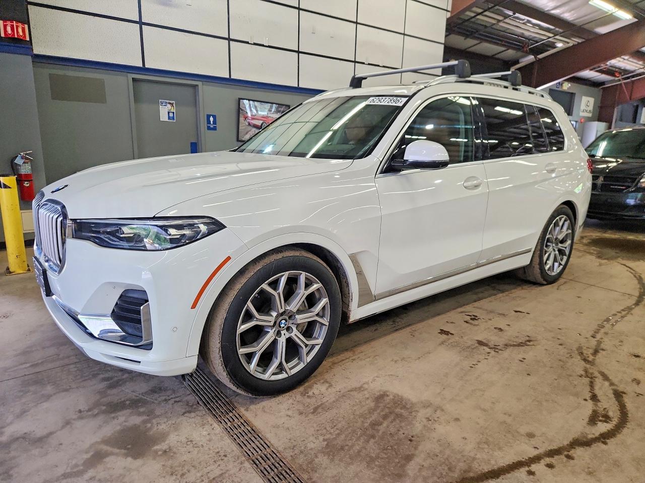 2020 BMW X7 xDrive40i, VIN 5UXCW2C01L9A03669 — Мелкие вмятины и царапины