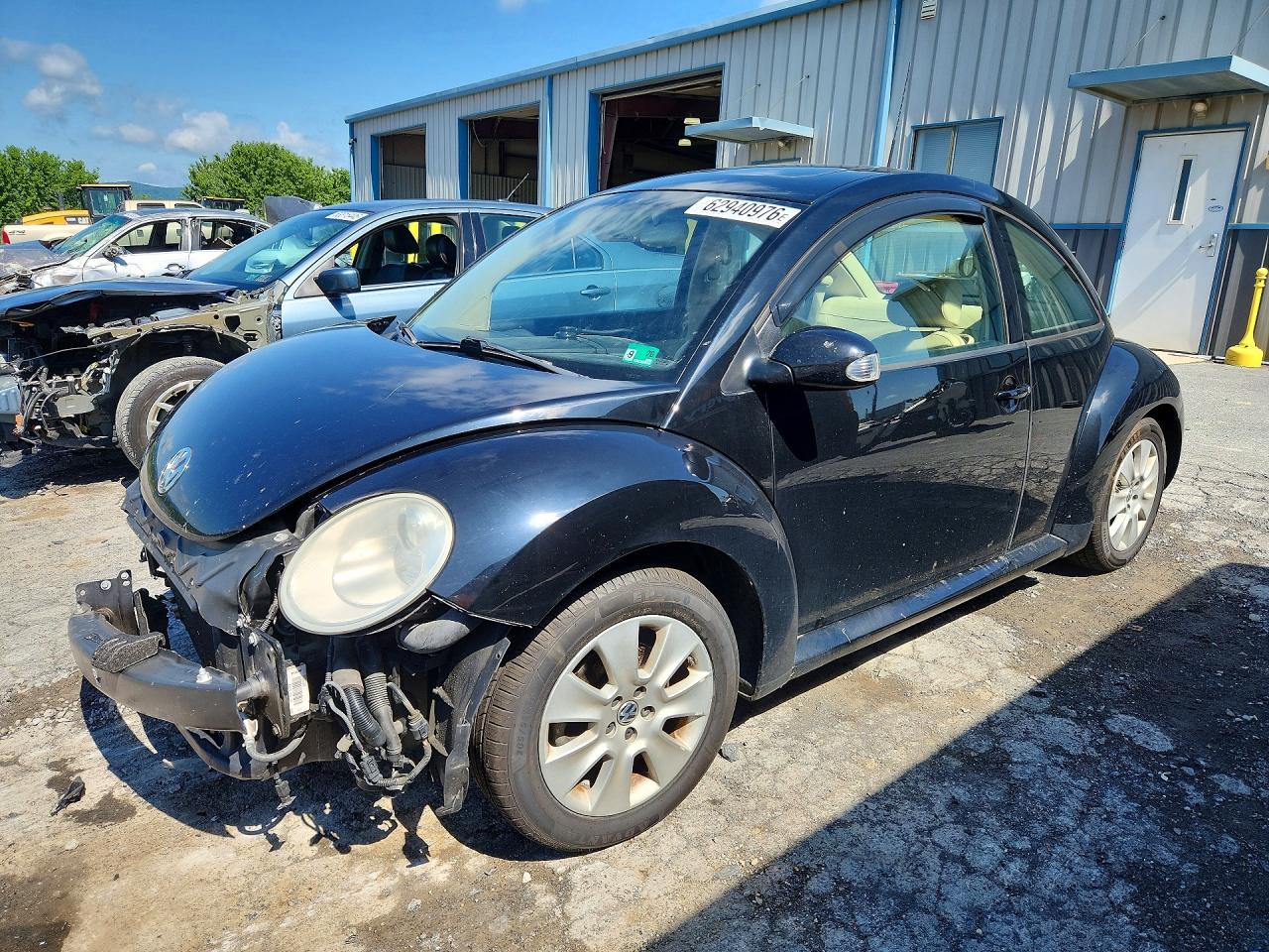 2008 Volkswagen Beetle S, VIN 3VWRW31C78M525644 — Front end