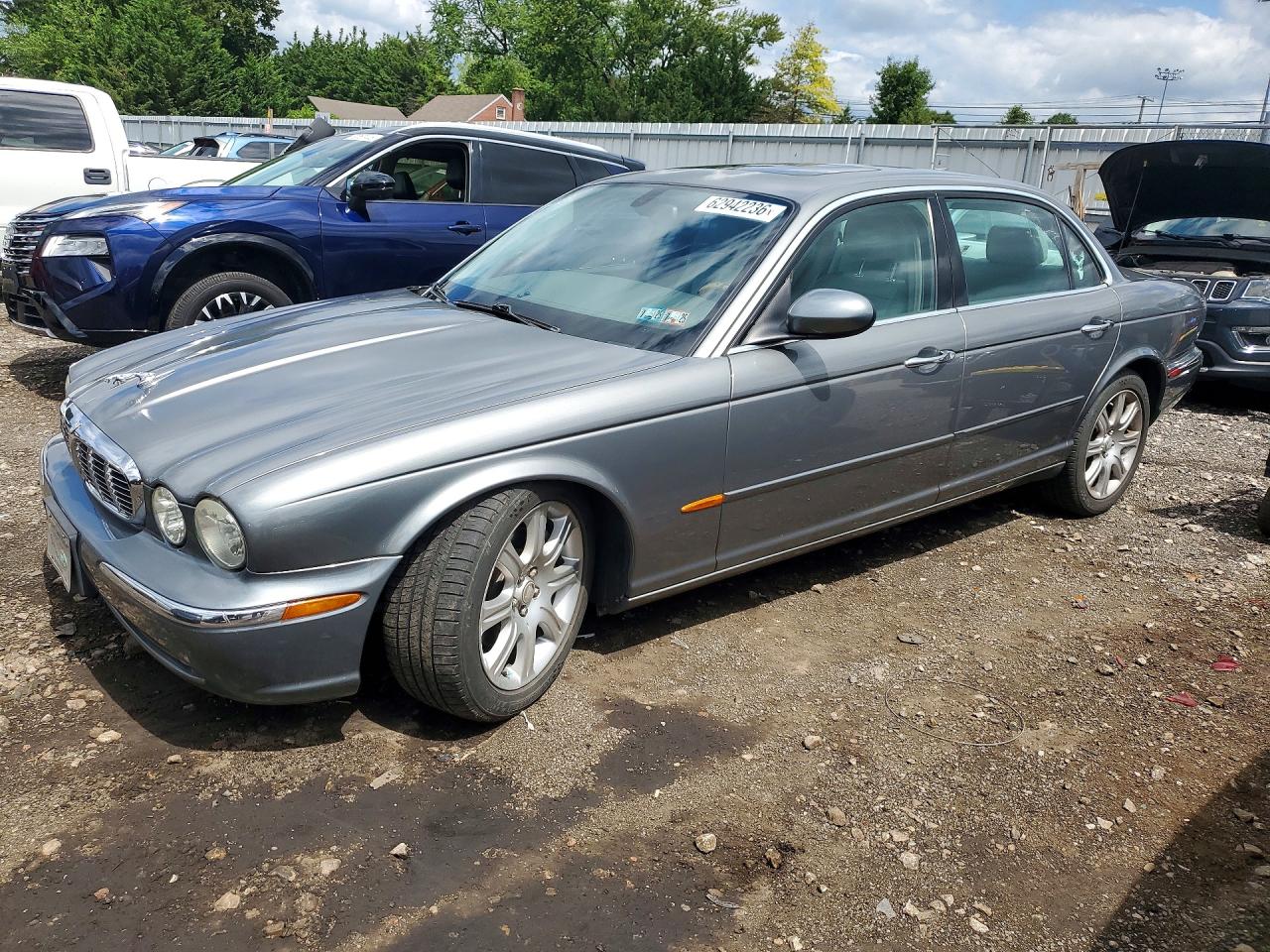 2005 Jaguar XJ 8 LWB, VIN SAJWA79C55SG42064 — Minor dents and scratches