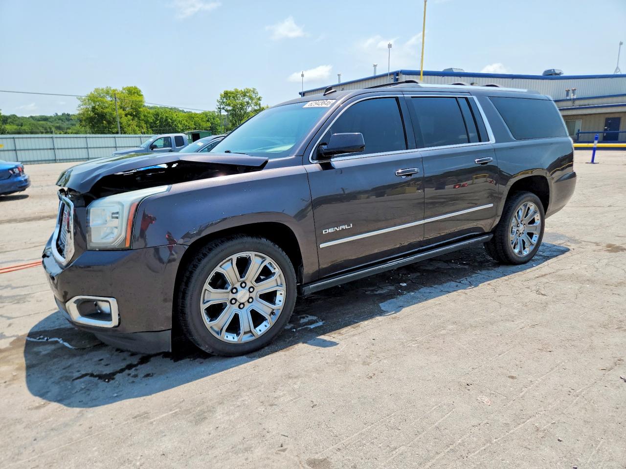 2015 GMC Yukon XL Denali, VIN 1GKS2JKJ3FR232812 — Front end