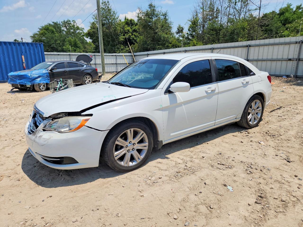 2012 Chrysler 200 Touring, VIN 1C3CCBBG9CN152896 — Front end