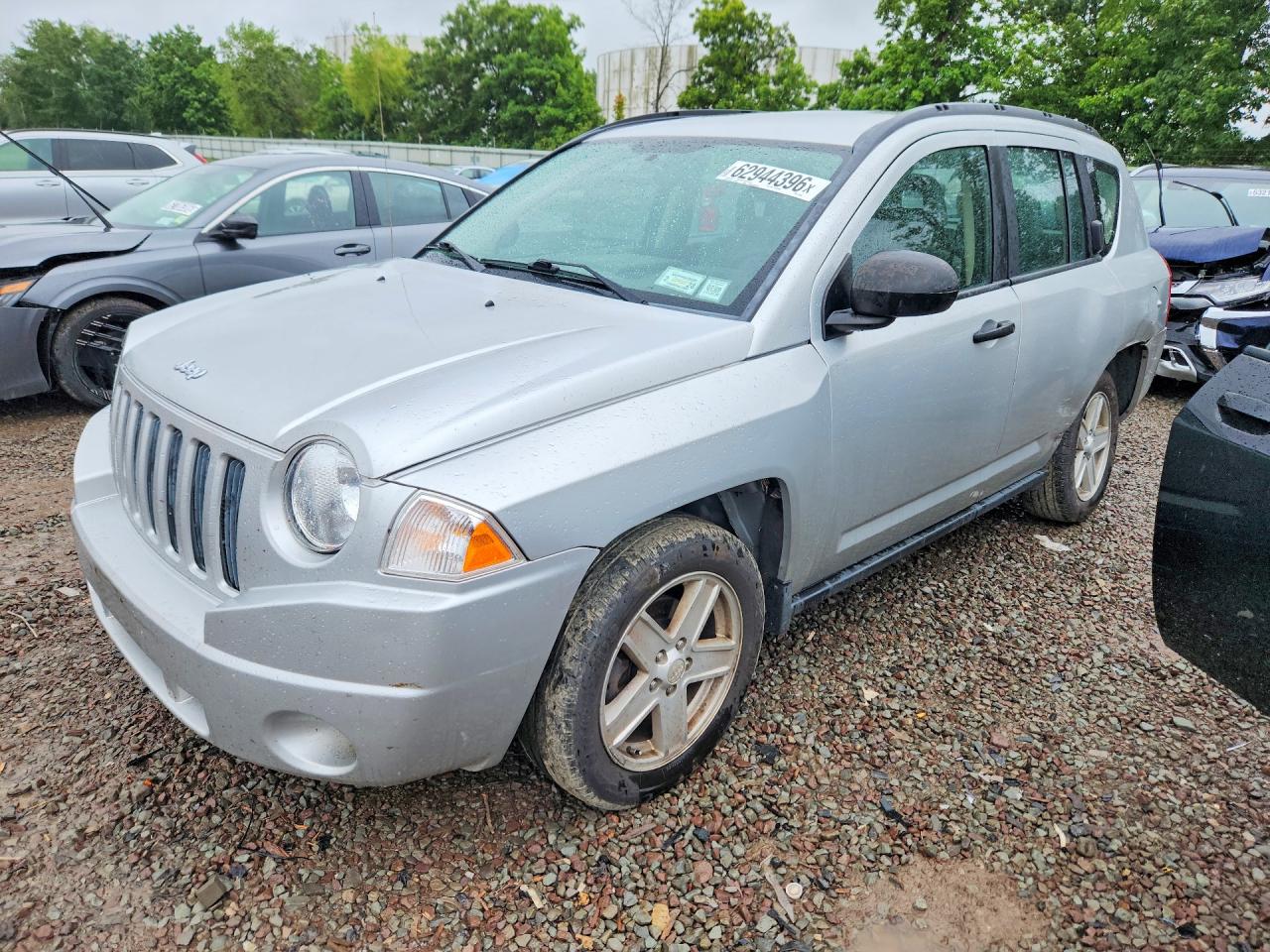 2007 Jeep Compass Sport, VIN 1J8FT47W27D418848 — Side