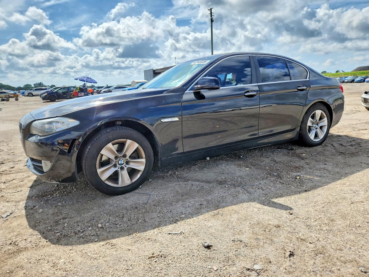 2013 BMW 5 Series 528i, VIN WBAXG5C58DD233652 — Side