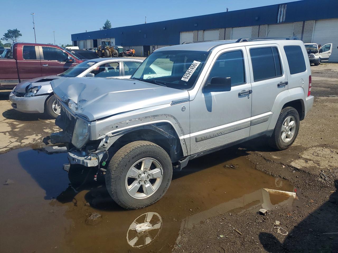 2012 Jeep Liberty Sport, VIN 1C4PJMAKXCW138567 — Front end