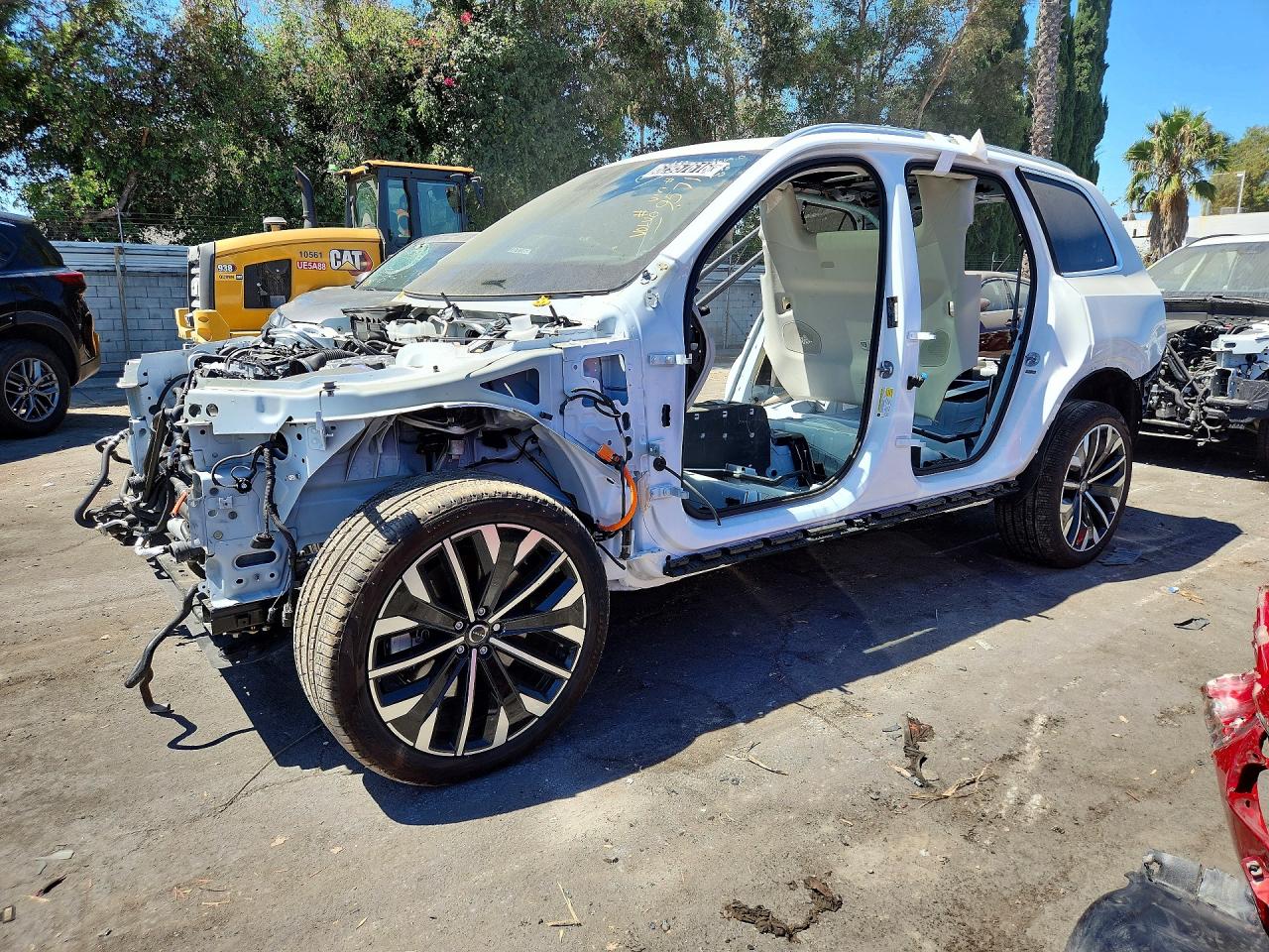 2025 Volvo XC90 Ultra, VIN YV4H60JG2S1389571 — Stripped