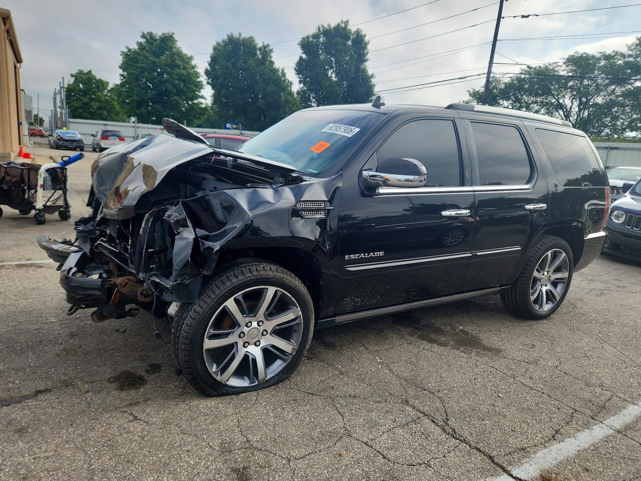 2012 Cadillac Escalade Premium, VIN 1GYS4CEF6CR297636 — Front end
