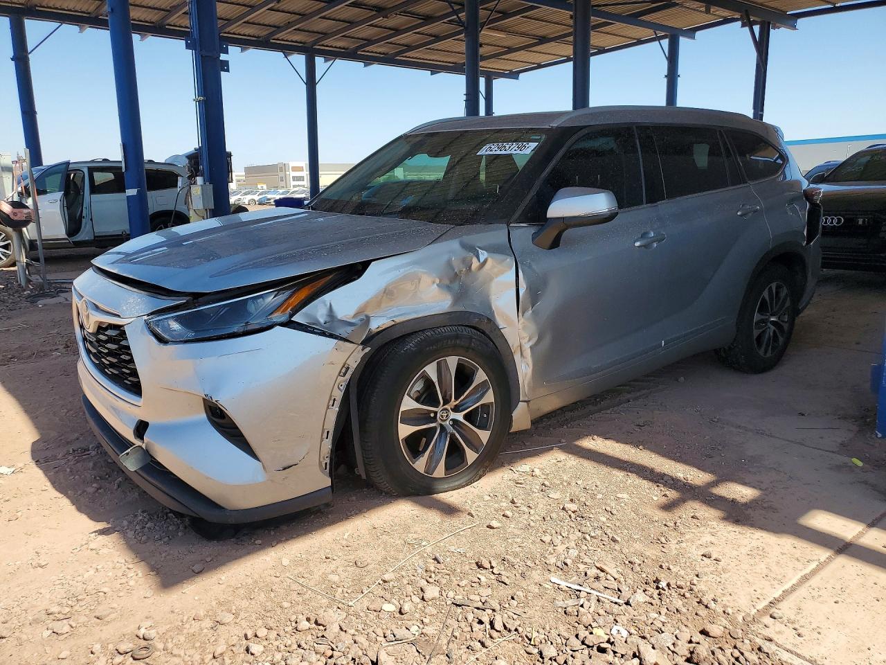 2022 Toyota Highlander Hybrid XLE, VIN 5TDGARAH4NS515981 — Перед