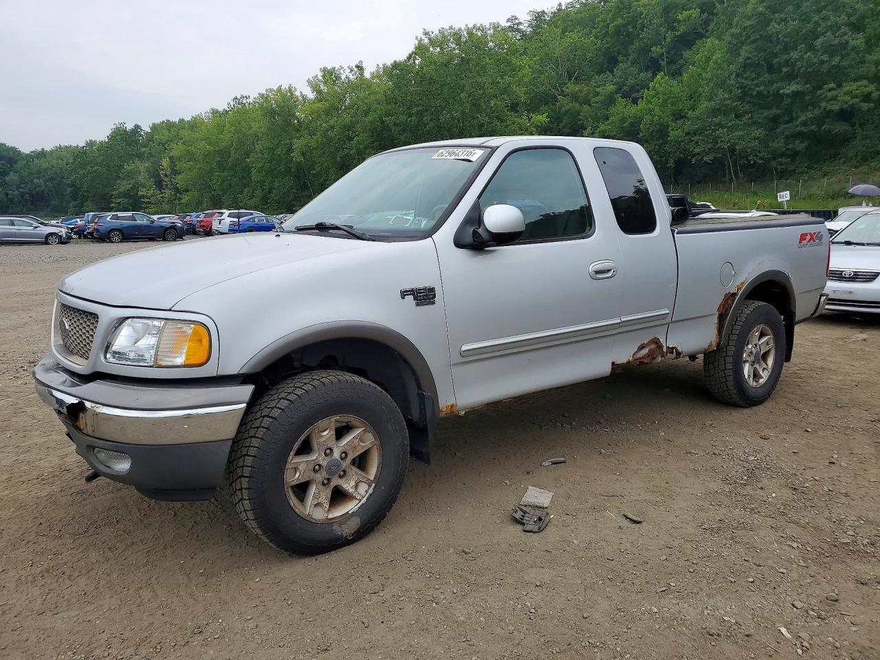 2003 Ford F-150 XL, VIN 1FTRX18L03NA92385 — Перед