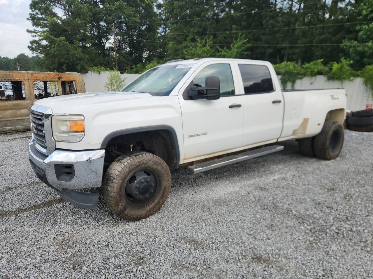 2015 GMC Sierra 3500, VIN 1GT421C89FF108240 — Rear end