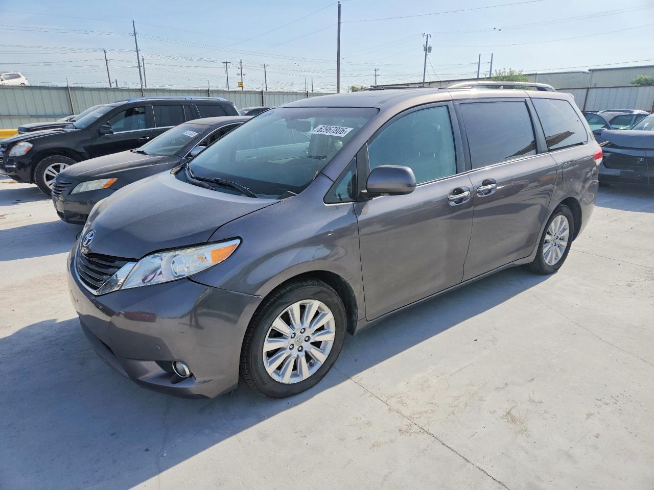 2011 Toyota Sienna XLE, VIN 5TDDK3DC2BS007856 — Normal wear