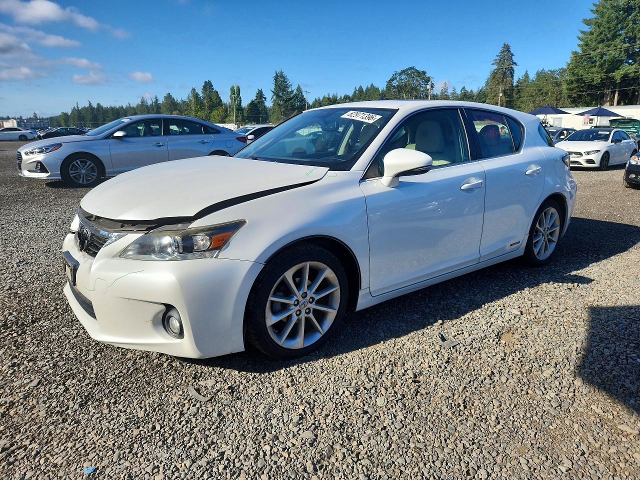 2013 Lexus CT 200h, VIN JTHKD5BH5D2134931 — Front end