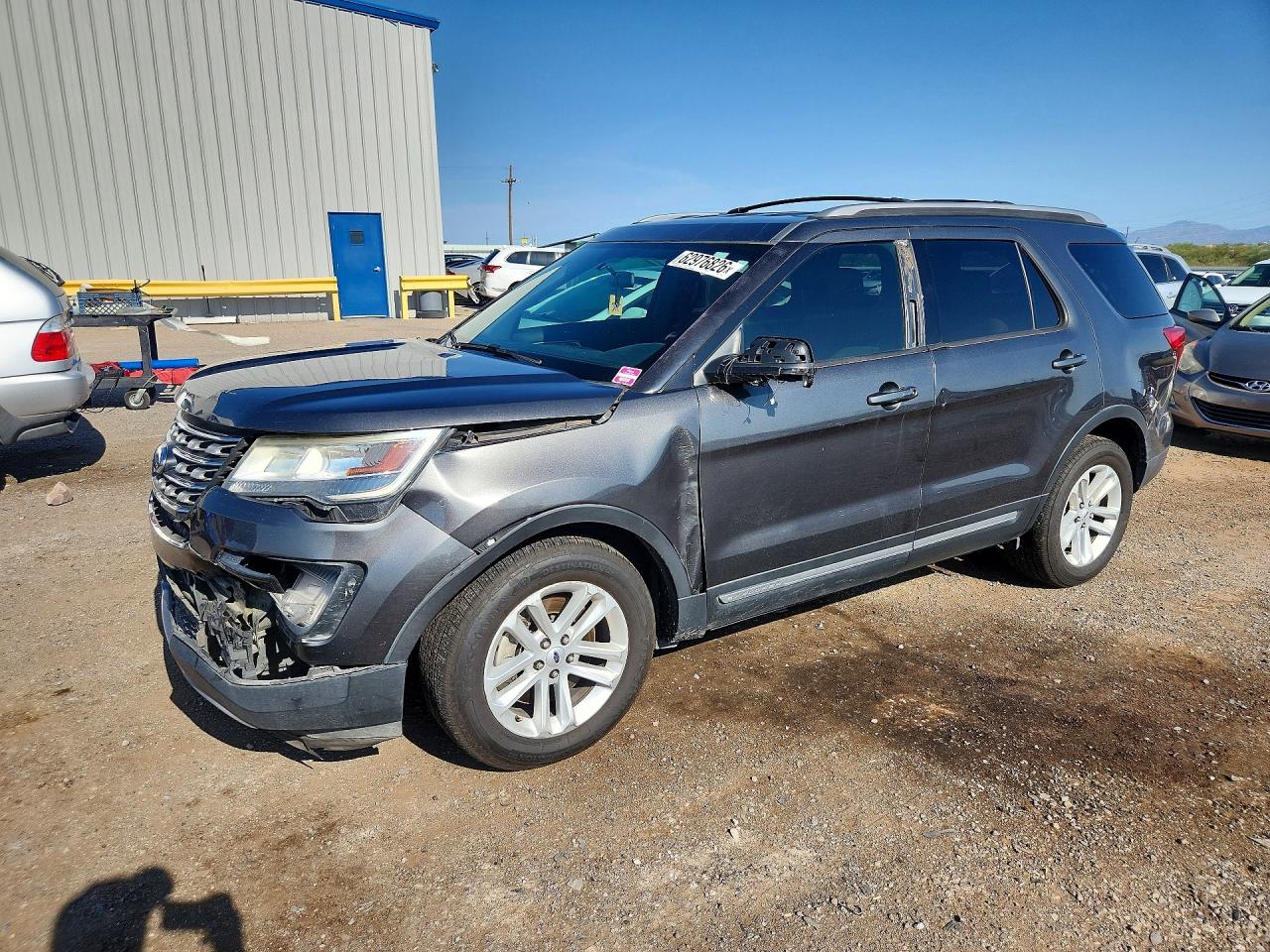 2017 Ford Explorer XLT, VIN 1FM5K7D89HGC13360 — Front end
