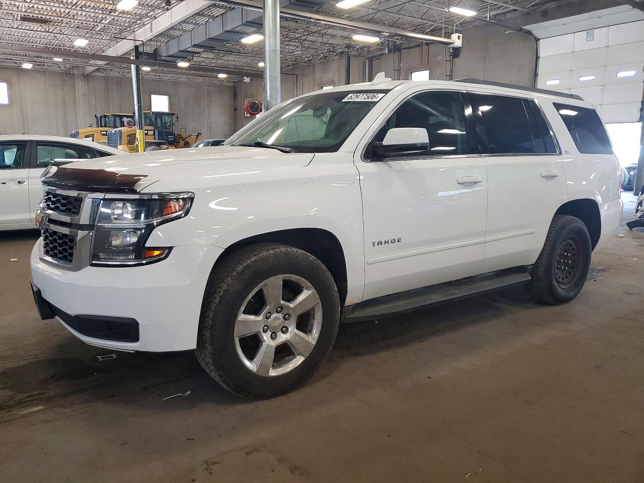 2016 Chevrolet Tahoe LS, VIN 1GNSKAKC0GR465164 — Мелкие вмятины и царапины