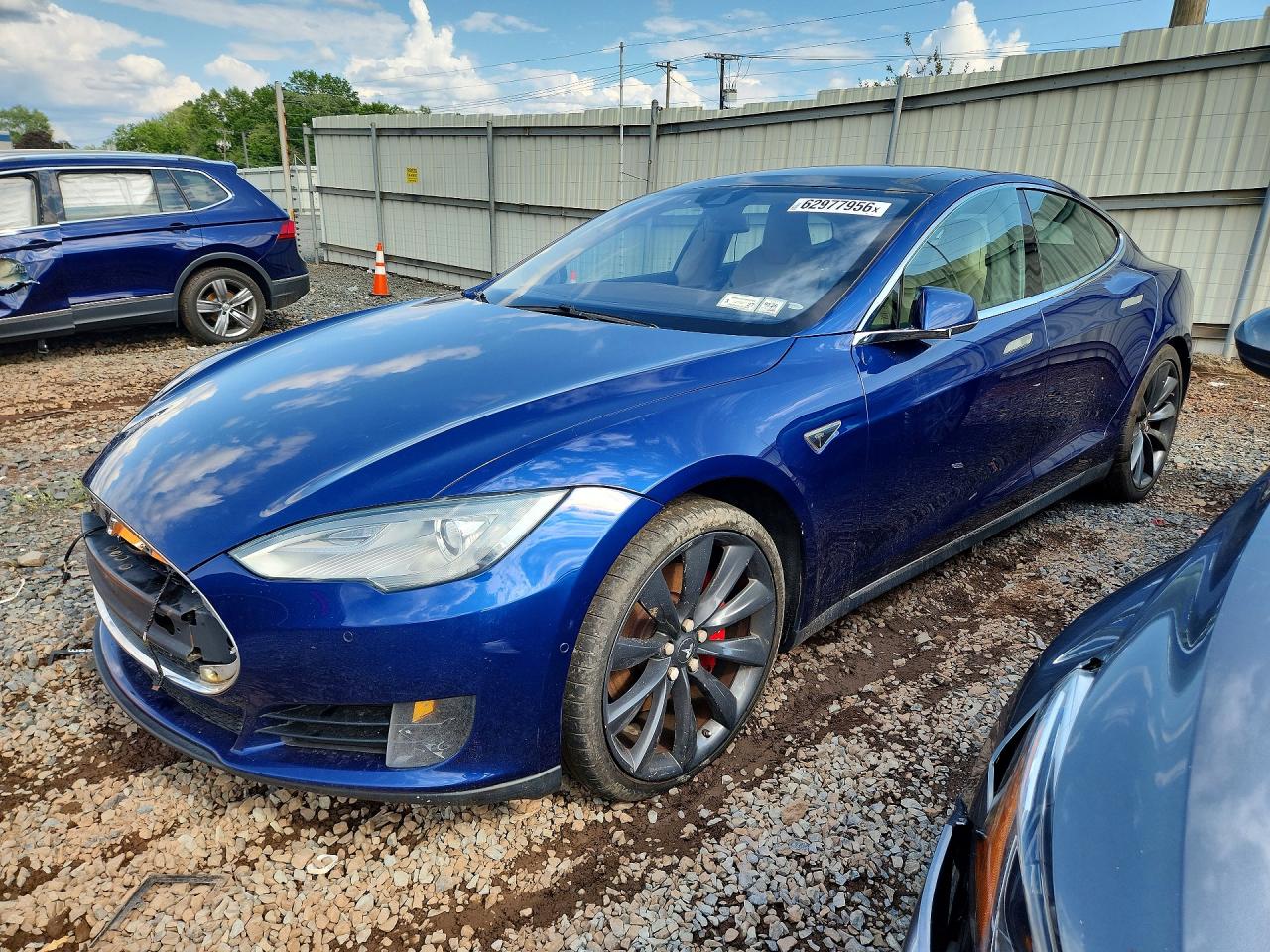 2015 Tesla Model S 85D, VIN 5YJSA1E47FF114353 — Мелкие вмятины и царапины