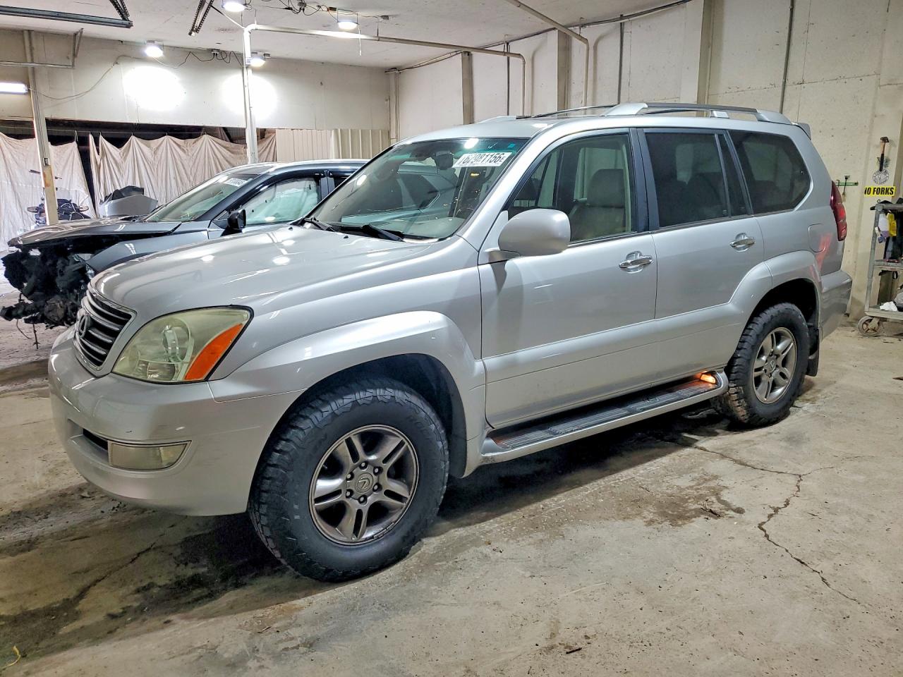 2008 Lexus GX 470, VIN JTJBT20X480165129 — Бок