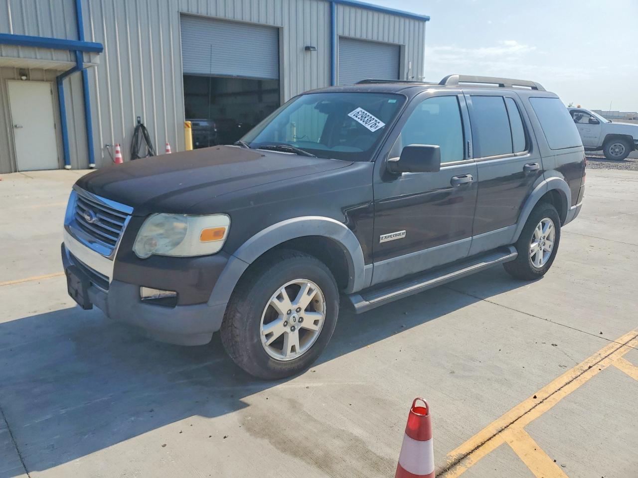 2006 Ford Explorer XLT, VIN 1FMEU63E36UA19398 — Normal wear