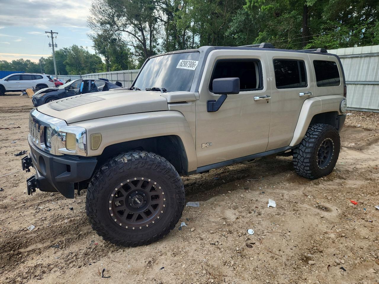 2007 Hummer H3 SUV, VIN 5GTDN13E578218018 — Undercarriage