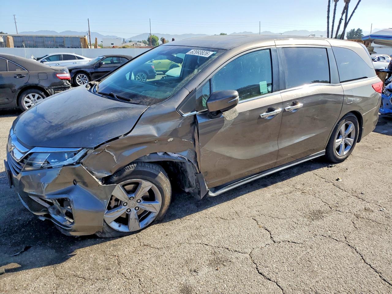 2019 Honda Odyssey EX-L, VIN 5FNRL6H75KB092522 — Front end