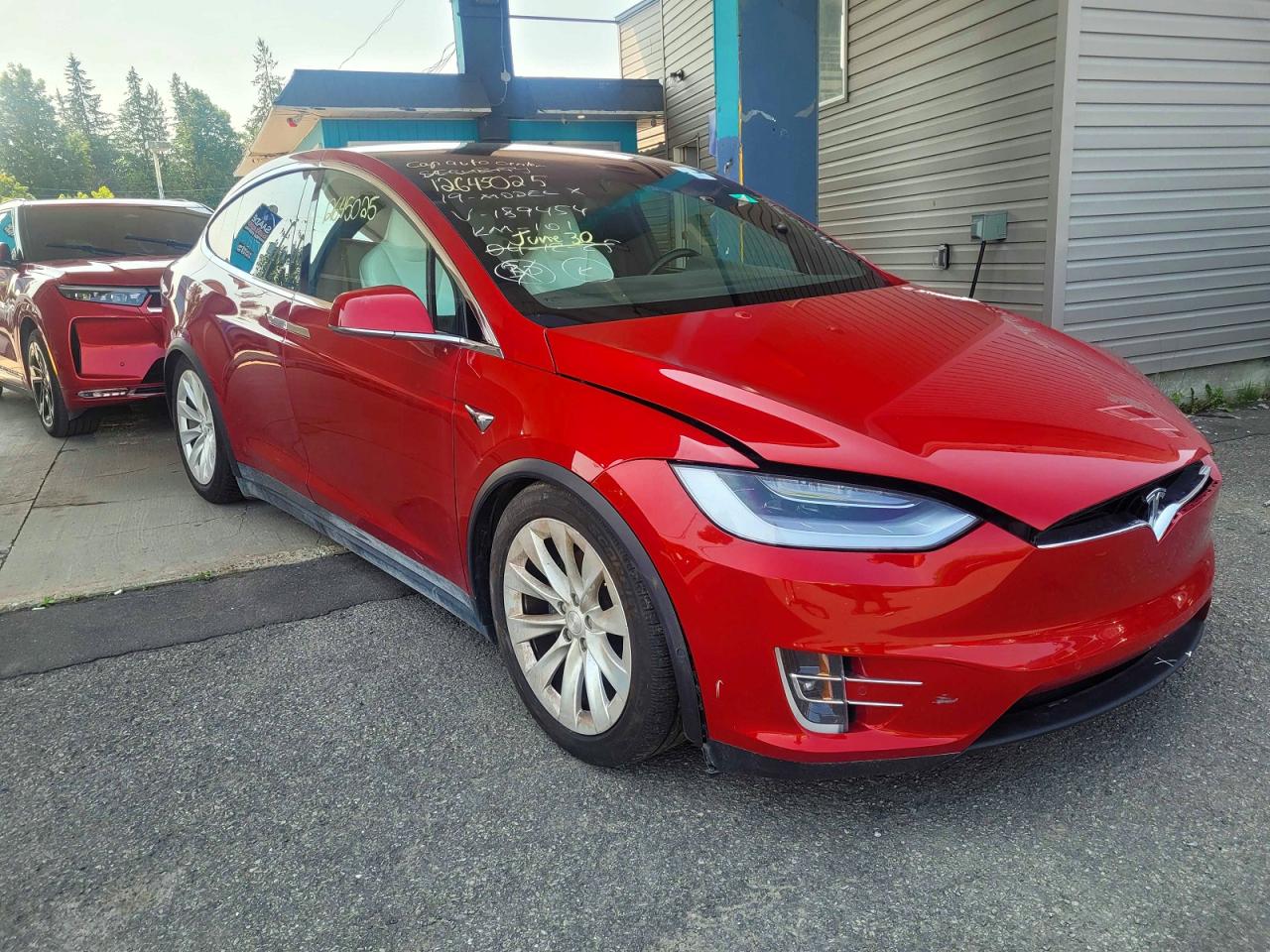 2019 Tesla Model X 75D, VIN 5YJXCAE22KF189454 — Front end
