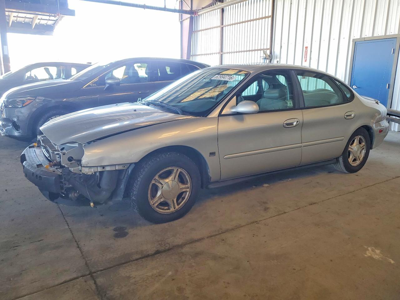 1999 Ford Taurus SE, VIN 1FAFP53S9XG169232 — Перед