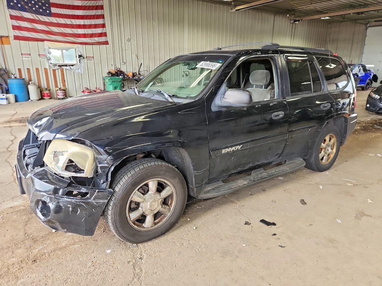 2002 GMC Envoy SLE, VIN 1GKDT13S422381391 — Front end