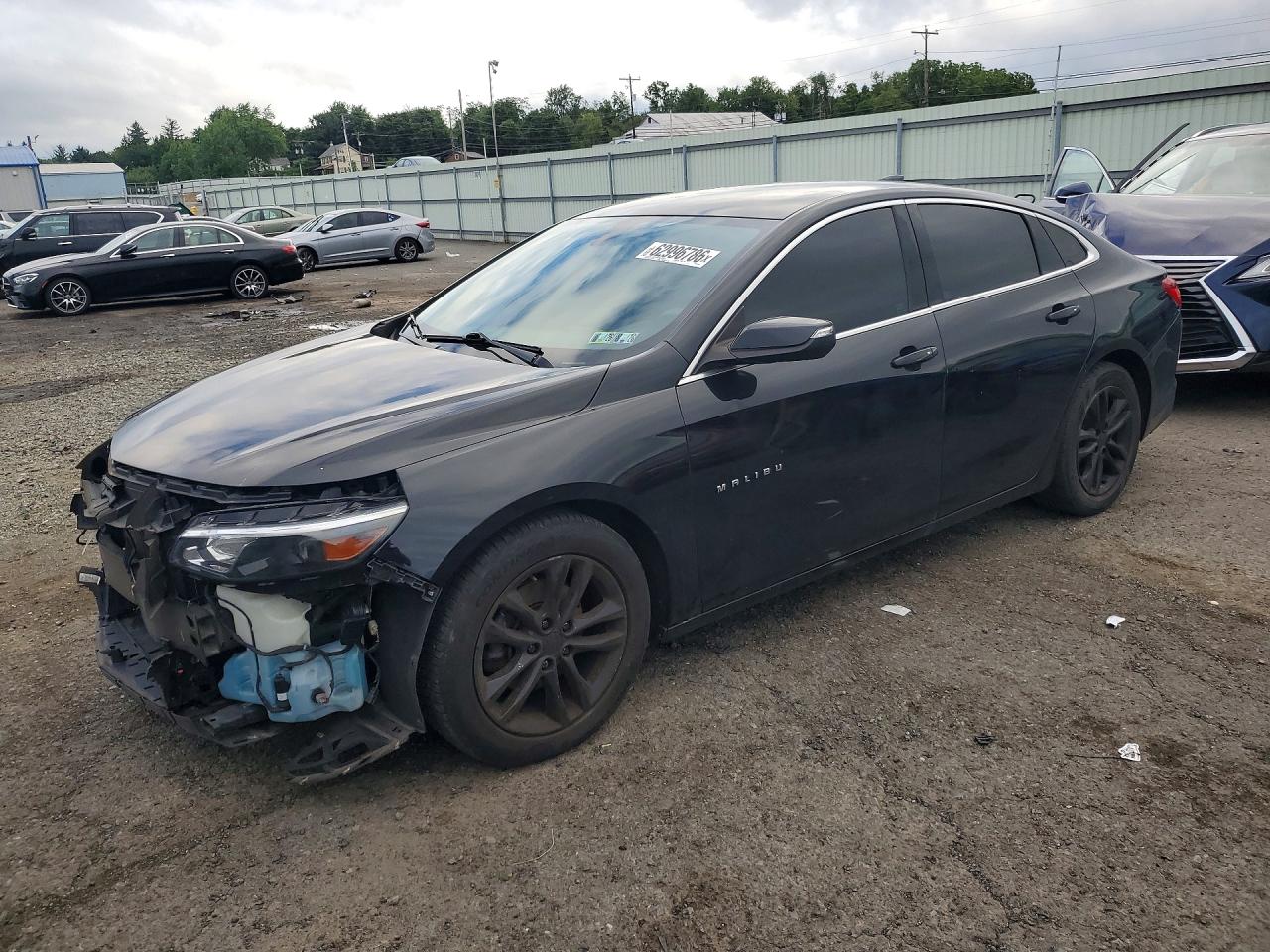 2017 Chevrolet Malibu LT, VIN 1G1ZE5ST2HF232520 — Front end