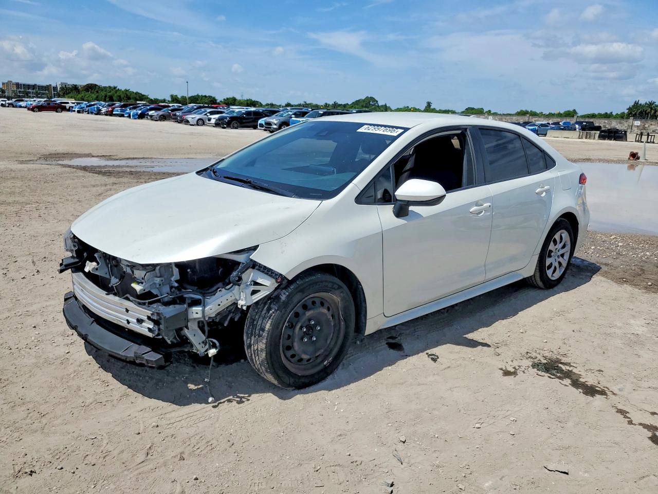 2020 Toyota Corolla LE, VIN JTDEPRAE0LJ111596 — Front end