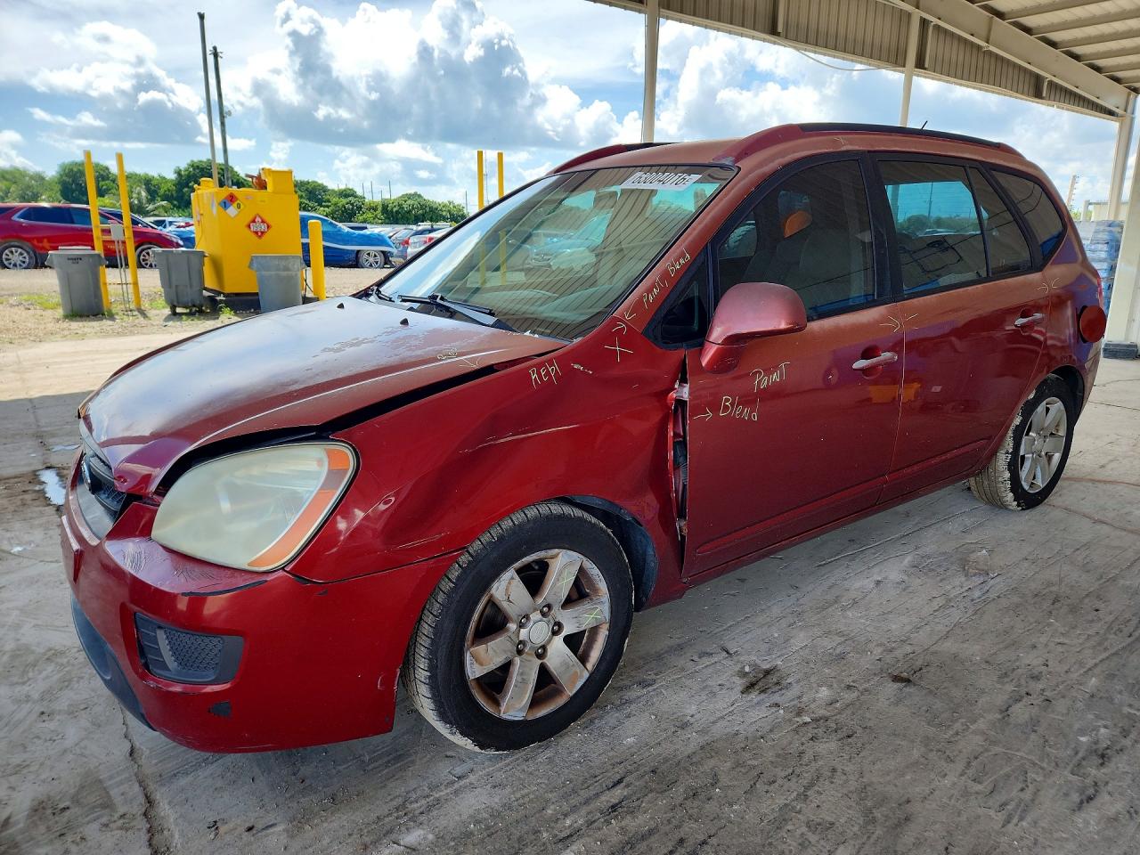 2007 Kia Rondo LX, VIN KNAFG525X77052486 — Перед