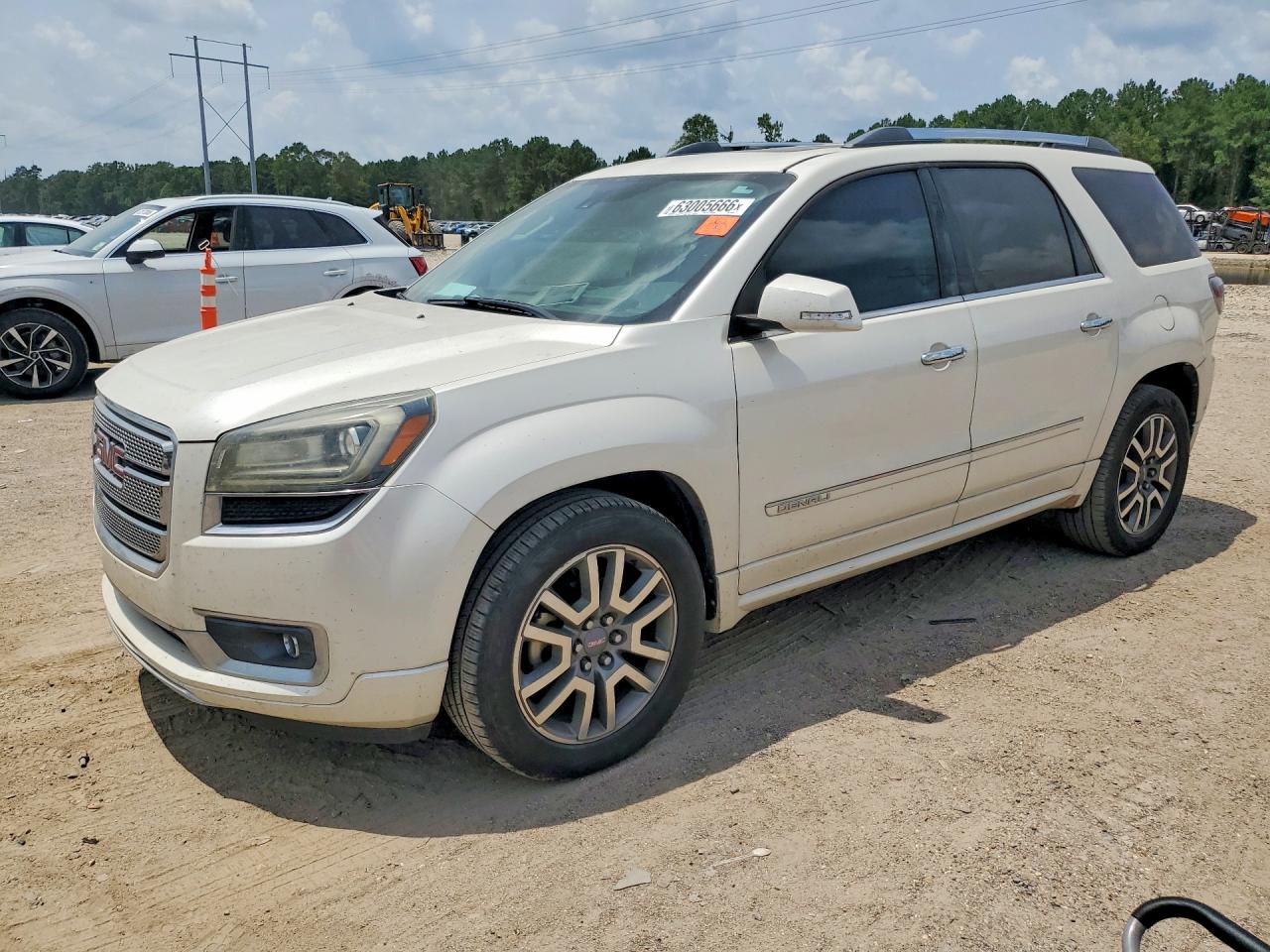 2014 GMC Acadia Denali, VIN 1GKKRTKD5EJ256639 — Мелкие вмятины и царапины