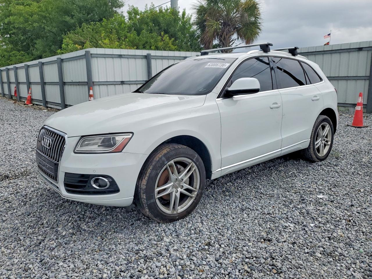 2014 Audi Q5 Premium Plus, VIN WA1LFAFP4EA131031 — Мелкие вмятины и царапины