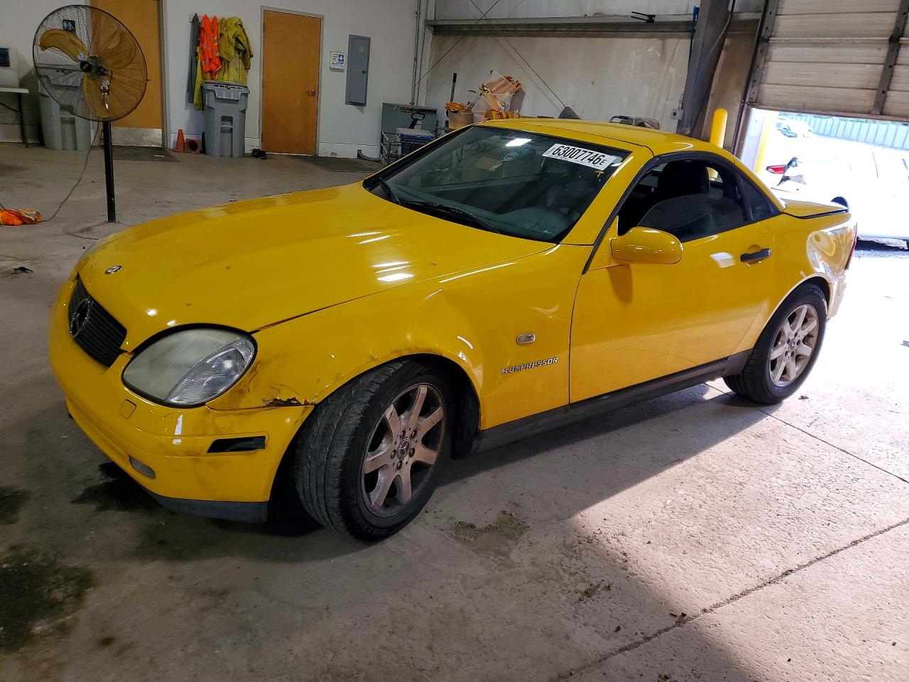 1998 Mercedes-Benz SLK 230/320, VIN WDBKK47F3WF028402 — Rear end