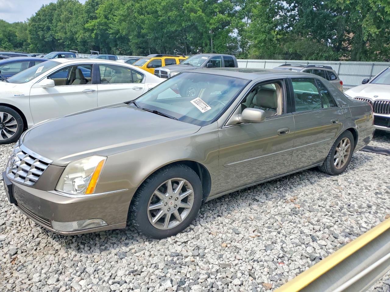 2011 Cadillac DTS Luxury Collection, VIN 1G6KD5E64BU145452 — Minor dents and scratches