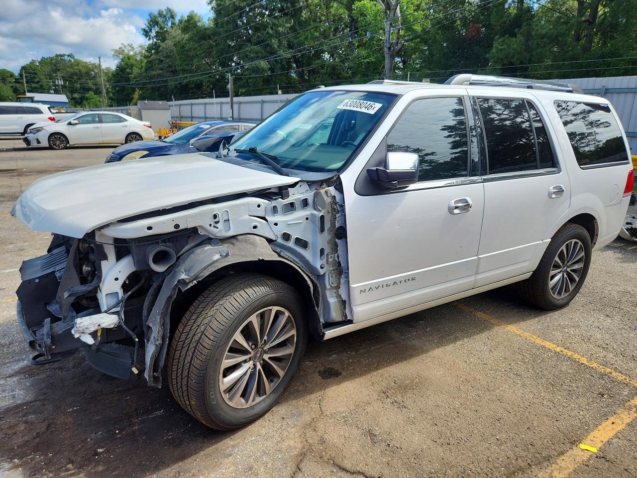 2017 Lincoln Navigator Select, VIN 5LMJJ2HT1HEL01881 — Front end