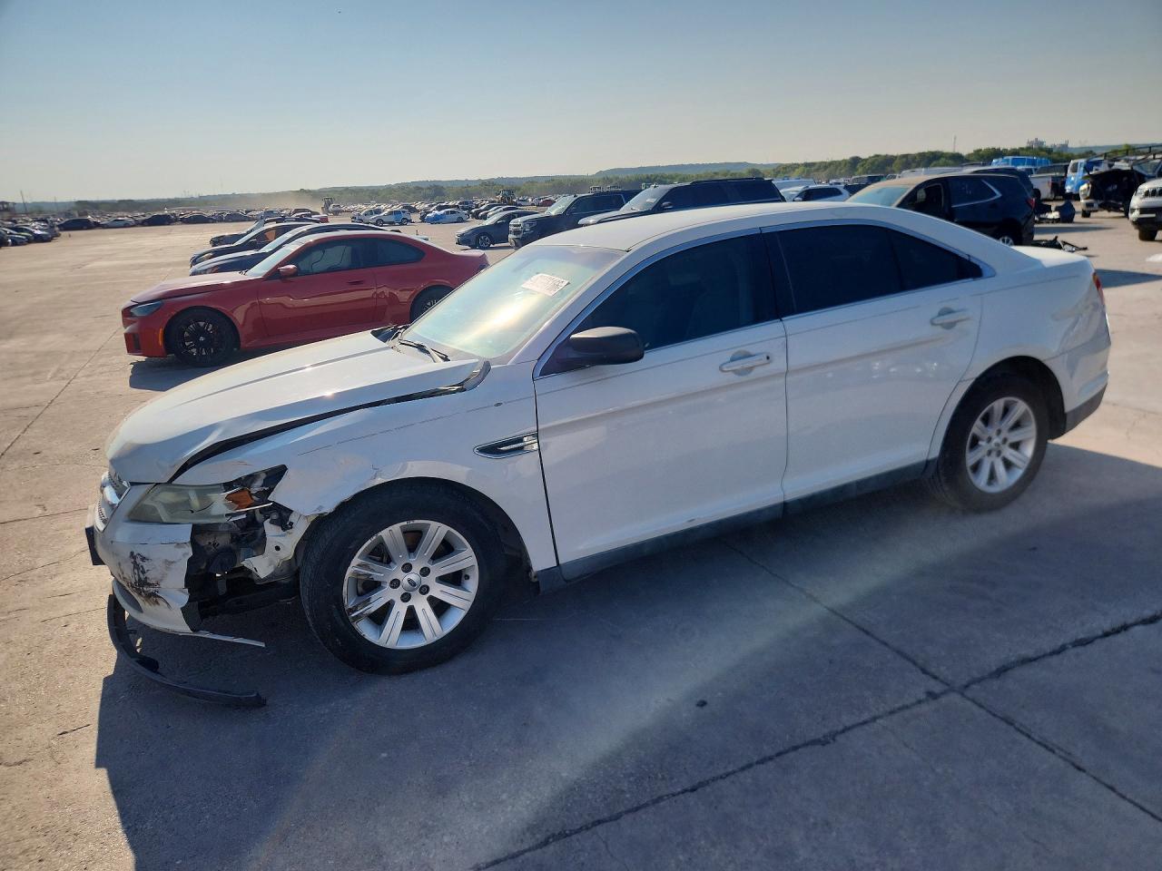2012 Ford Taurus SE, VIN 1FAHP2DW8CG104892 — Перед