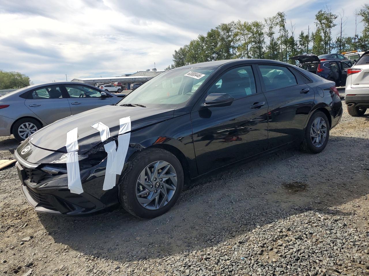 2026 Hyundai Elantra Blue, VIN KMHLM4DJXTU184674 — Front end