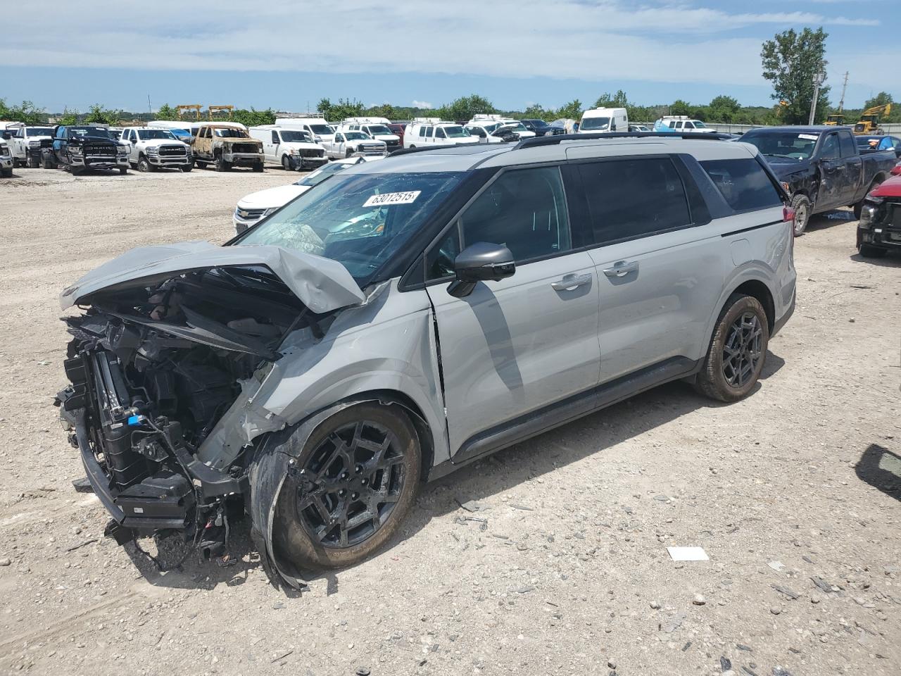 2025 Kia Carnival SX, VIN KNDNE5K35S6515023 — Перед