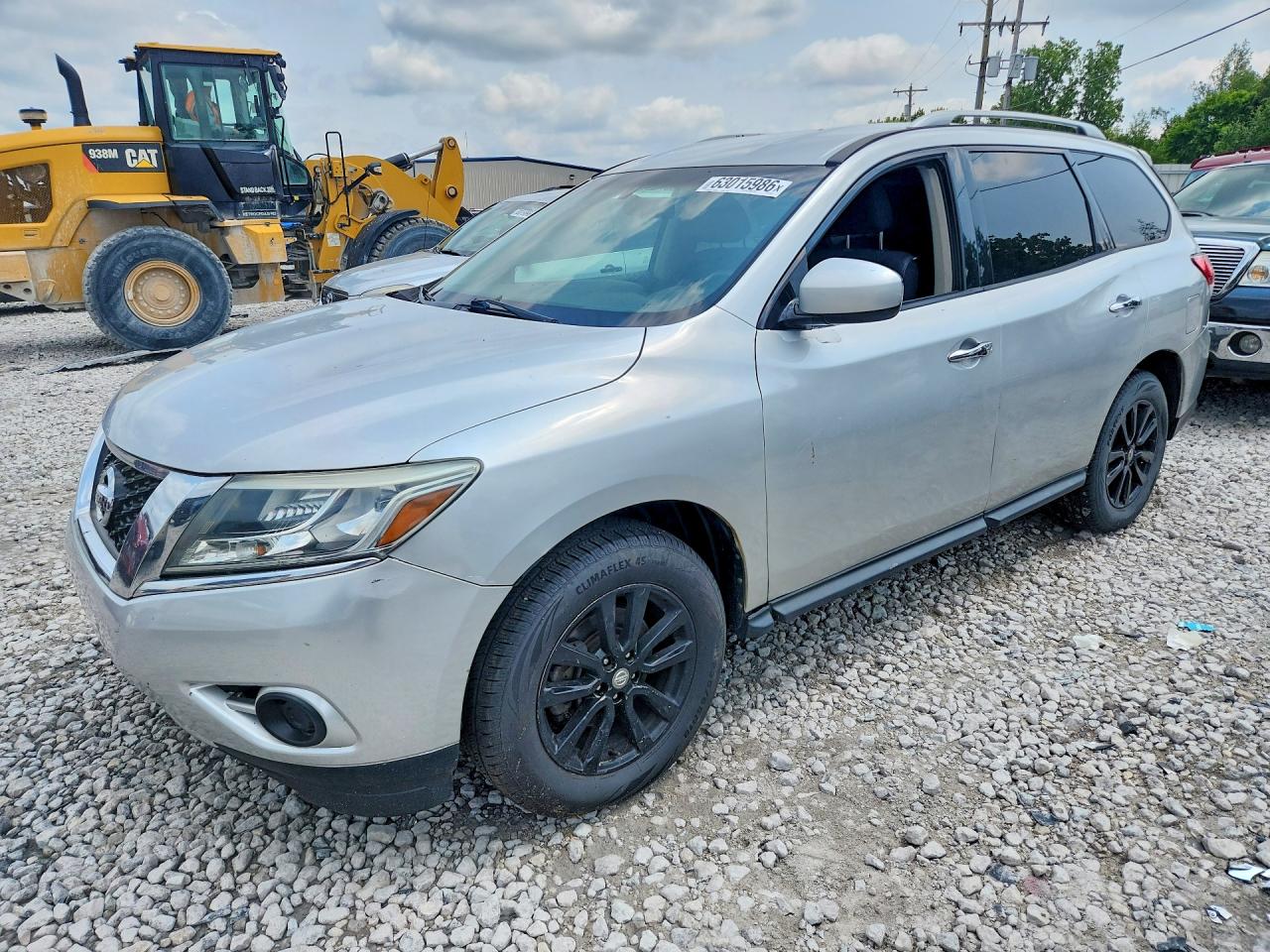 2013 Nissan Pathfinder SV, VIN 5N1AR2MM1DC636851 — Rear end