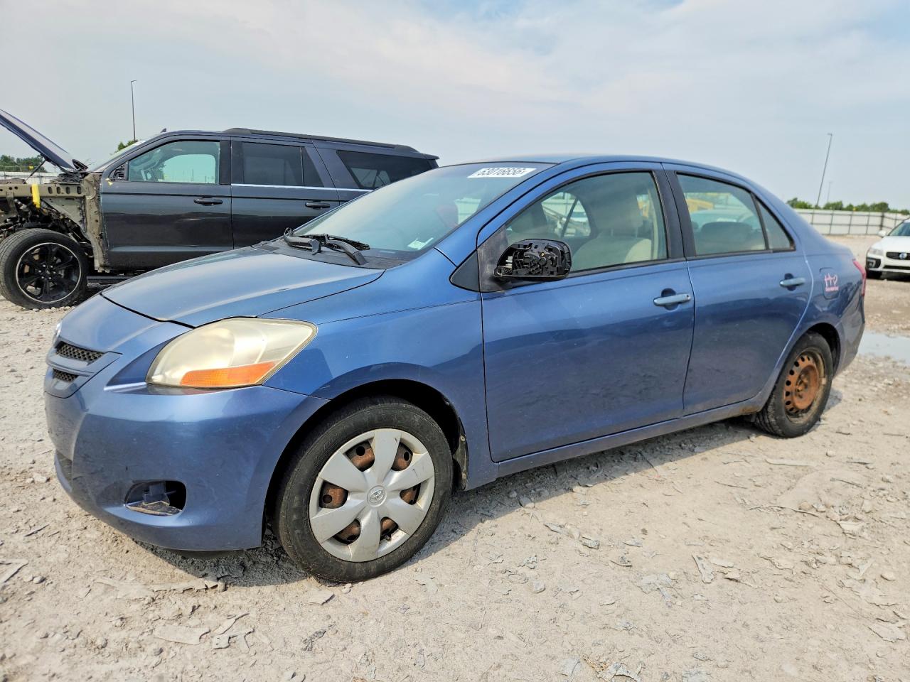 2008 Toyota Yaris, VIN JTDBT923684039935 — Side
