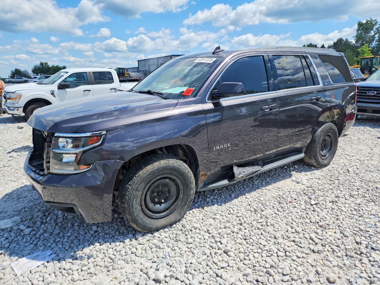 2016 Chevrolet Tahoe LS, VIN 1GNSKAKC7GR464481 — Бок