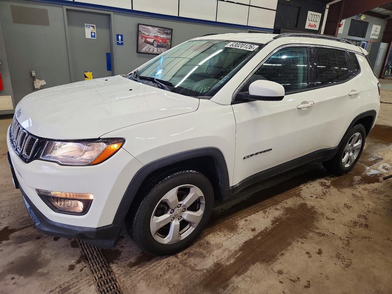 2019 Jeep Compass Latitude, VIN 3C4NJDBB7KT734245 — Зад