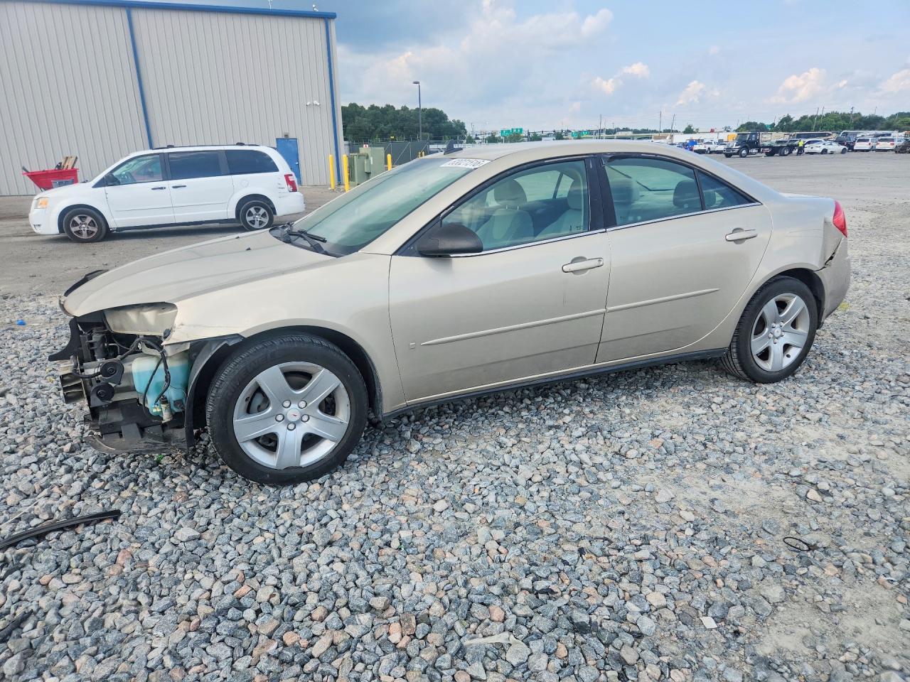 2009 Pontiac G6 1SA, VIN 1G2ZG57B394122904 — Перед
